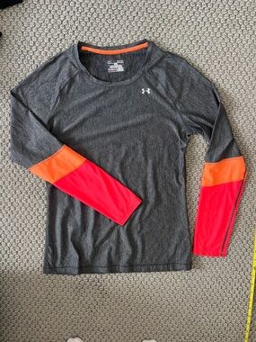 Under Armour Gray Long Sleeve Top with Neon Trim size medium